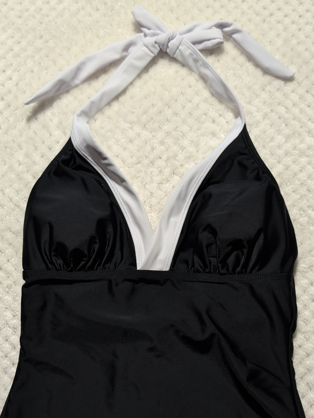 Cupshe Sensorial Spring Halter Tummy Control One Piece Swimsuit - Picture 4 of 11